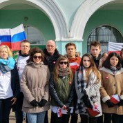 Powiększ zdjęcie Na stacji Gniezdowo (w środku p. Wincenty Dewojno - prezes Memoramusa)