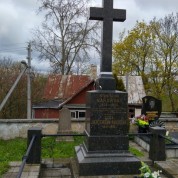 Powiększ zdjęcie Nagrobek Elizy Orzeszkowej i jej drugiego męża na cmentarzu w Grodnie