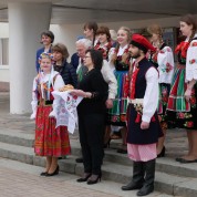Powiększ zdjęcie Smoleńska Polonia wita nas chlebem i solą