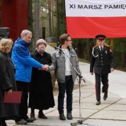 Powiększ zdjęcie Symbol pojednania na cmentarzu w Katyniu